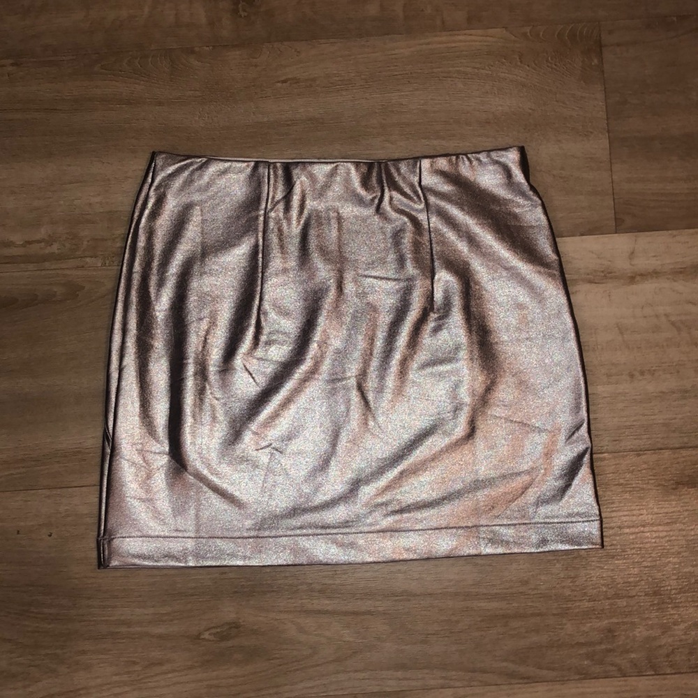 Silver metallic mini skirt!